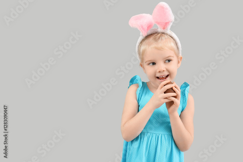 Cute little girl in bunny e...