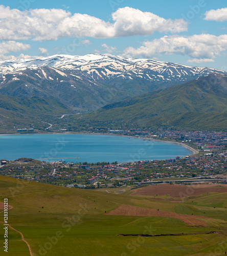 Obraz na płótnie View over the Lake Van and the town of Tatvan, in the province of Bitlis, Turkey w salonie