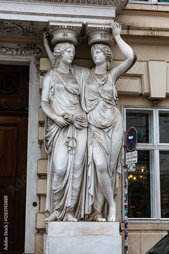 Obraz na płótnie Caryatids on door of Austrian National Library, Vienna w salonie