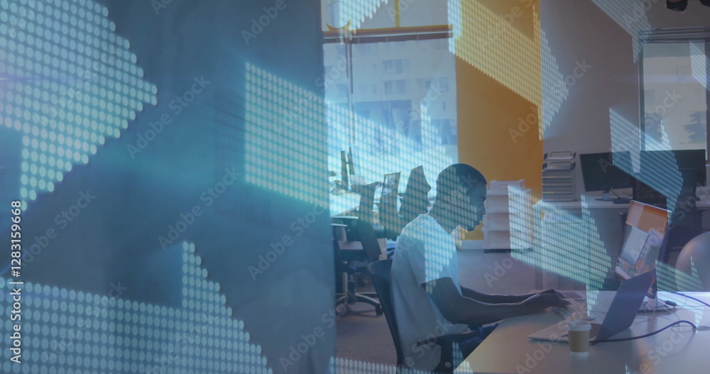 Obraz premium Arrow graphics image over man working on computer in modern office