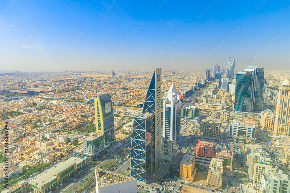 Fototapeta premium Panoramic view of Riyadh, Saudi Arabia, showcasing the vast urban sprawl, bustling streets, and modern architecture under a bright, sunny sky