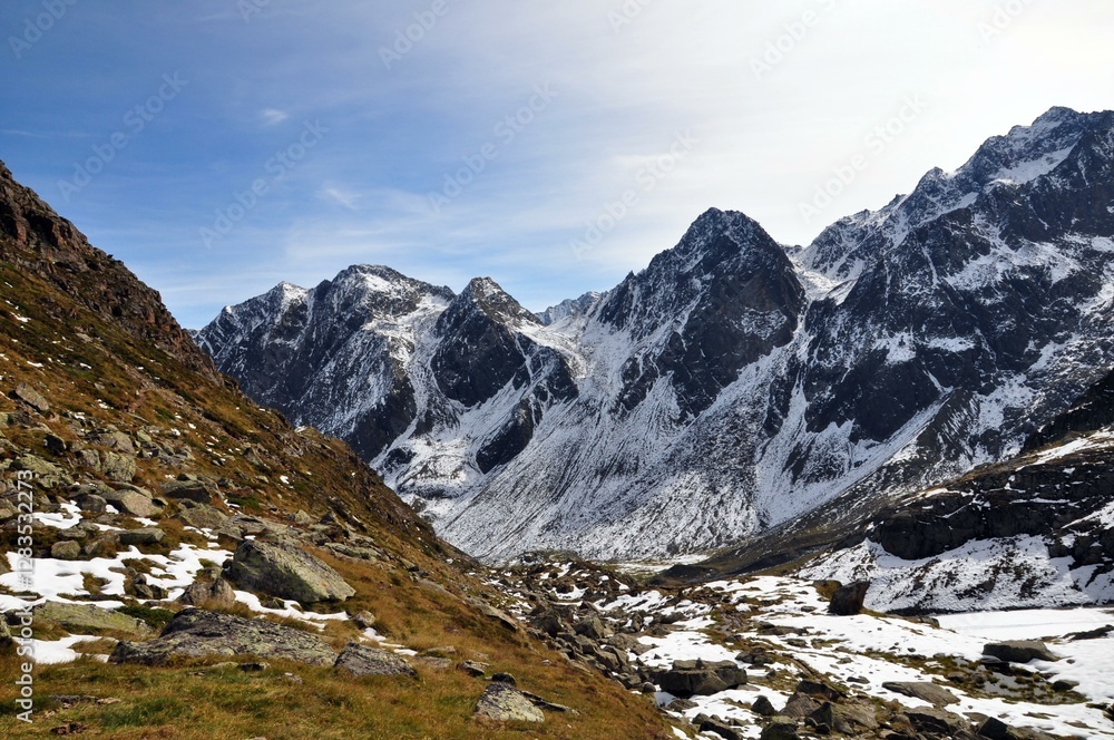 Obraz premium Wanderung zum Mutterberger See im Stubaital