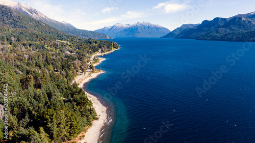 Fototapeta Naklejka Na Ścianę i Meble -  Dron en Villa Traful, Patagonia Argentina