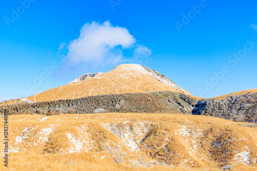 冬の杵島岳　熊本県阿蘇市　Mt.Kishimadake in winter. Kumamoto Pref, Aso City. photo