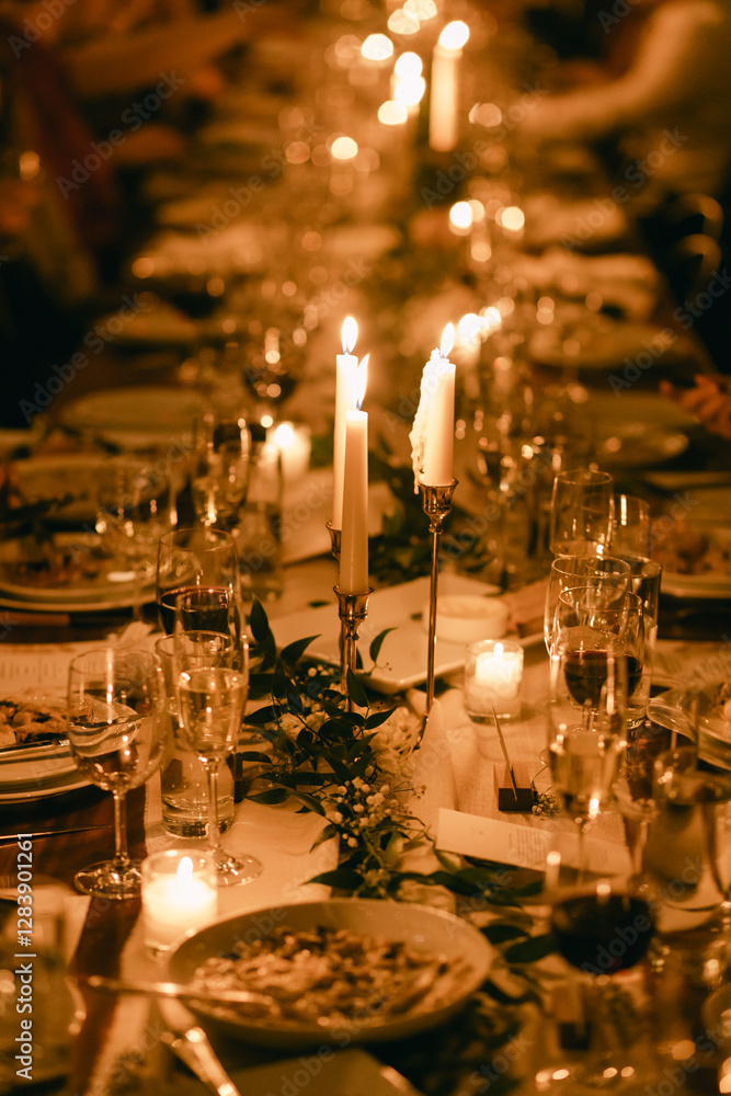 Ταπετσαρία Elegant candlelit dinner gathering with beautifully set table adorned with fine