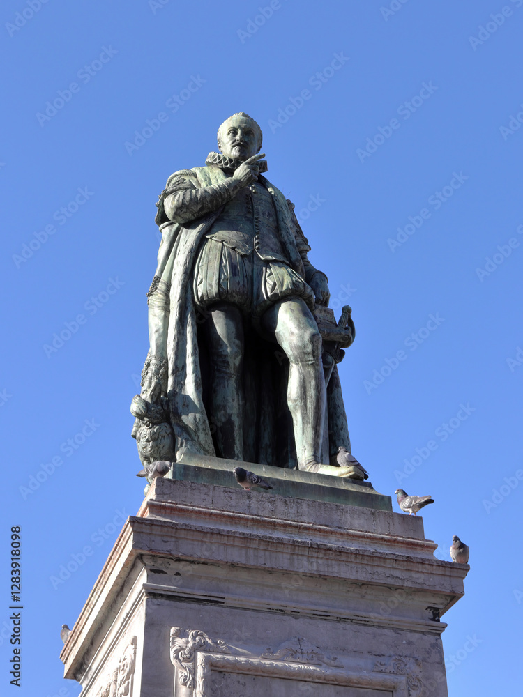 Obraz premium Bronze statue of Prince William of Orange in Plein square, the Hague, Netherlands