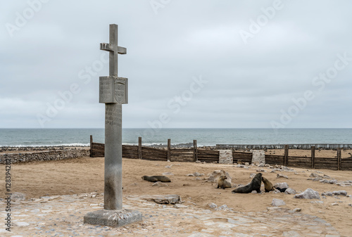 Obraz na płótnie memorial stone cross and seals at historical site, Cape Cross, Namibia w salonie