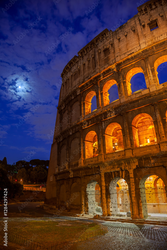 Naklejka premium Night Colosseum in Rome