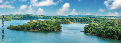 Quadro su tela Beautiful tropical scenery on the shores of Gatun Lake, a freshwater artificial lake to the south of Colón, Panama