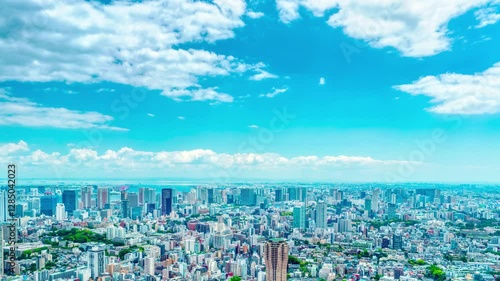 初夏の東京風景・タイムラプス　大都会に林立する高層ビル群