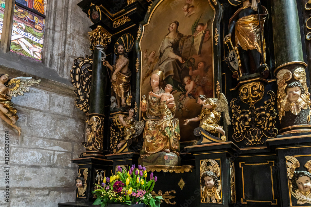 Obraz premium Decorative altar in St Barbara Cathedral in Kutna Hora in Czech Republic