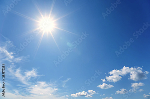 クリアな青空と太陽