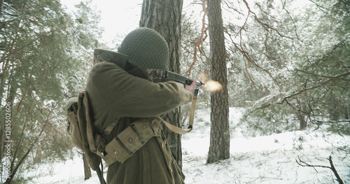 Obraz na płótnie Usa Soldier With Old Thompson Sub-machine Gun. Close-up View Detail On Thompson Sub-machine Gun In Hands Of Re-enactor Dressed As American Infantry Soldier. Usa Army Soldiers Of World War Ii w salonie