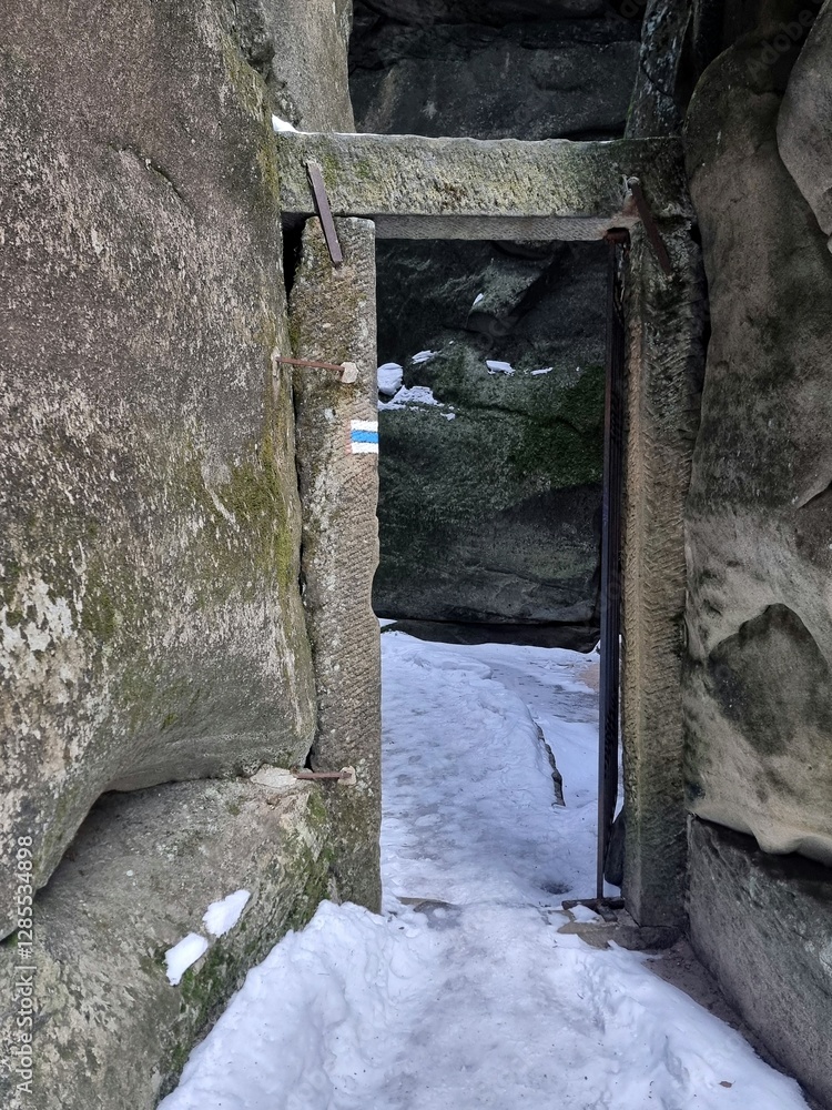 Passage through the gorge and cave in Adrspach-Teplice Rocks