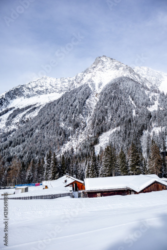 Obraz na płótnie Eine Runde Langlaufen in der Südtirol-Arena von Antholz im wunderschönen Antholzer Tal - Südtirol - Italien w salonie