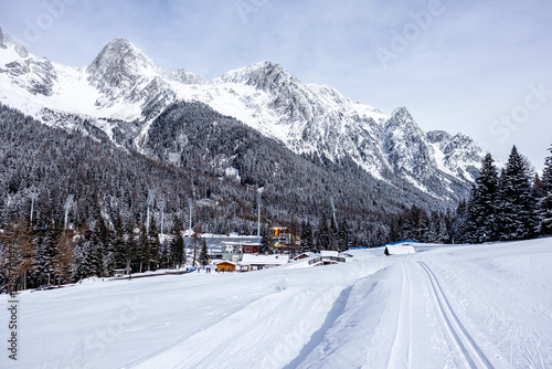 Obraz na płótnie Eine Runde Langlaufen in der Südtirol-Arena von Antholz im wunderschönen Antholzer Tal - Südtirol - Italien w salonie