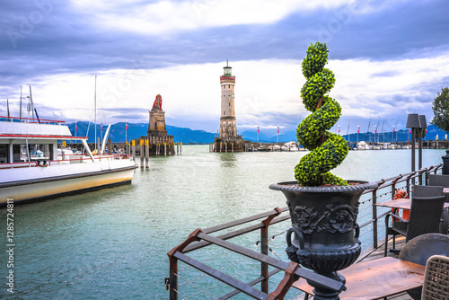 Obraz na płótnie Town of Lindau on Bodensee lake harbor entrance lighthouse view w salonie
