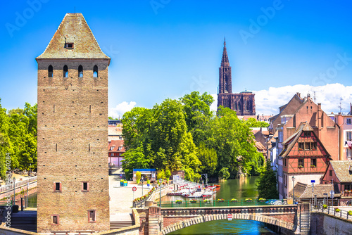 Obraz na płótnie Strasbourg scenic historic towers and canals panoramic view w salonie