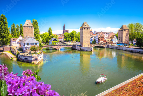 Obraz na płótnie Strasbourg Barrage Vauban scenic towers and river architecture view w salonie