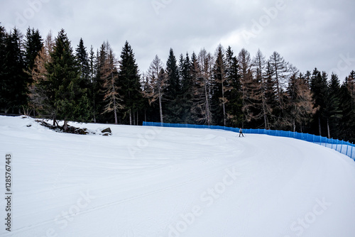 Obraz na płótnie Eine Runde Langlaufen in der Südtirol-Arena von Antholz im wunderschönen Antholzer Tal - Südtirol - Italien w salonie