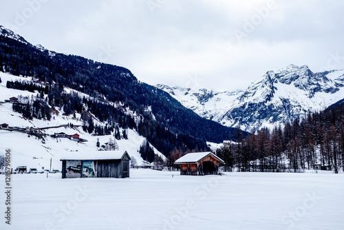 Obraz na płótnie Eine Runde Langlaufen am Langlaufzentrum Rein in Taufers im wunderschönen Reintal - Südtirol - Italien w salonie