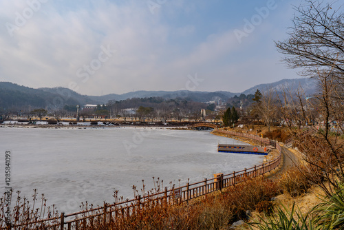 Wallpaper Mural 韓国　利川市　雪峰公園の風景 Torontodigital.ca