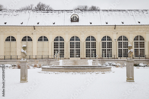 Obraz na płótnie Royal Theatre and Old Orangery in Lazienki Park, Warsaw w salonie