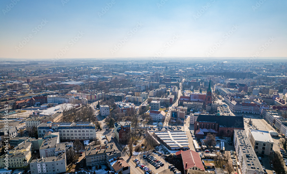 Racibórz miasto na Śląsku w Polsce zimą, panorama z lotu ptaka.