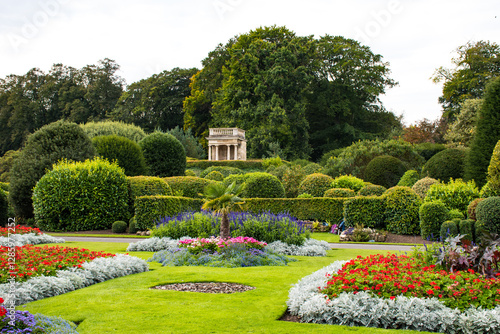 Foto Exploring the beautiful gardens at Brodsworth Hall and Gardens near Doncaster, U