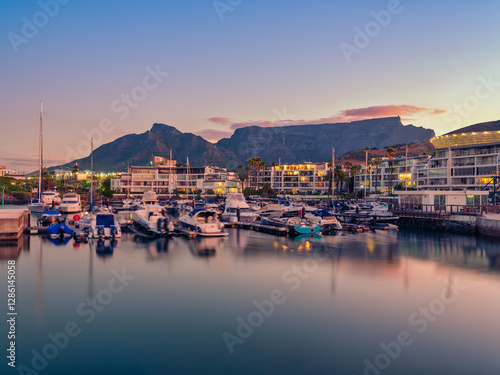 Obraz na płótnie Long Exposure Shot of Table Mountain and Granger Bay Harbour from Mouille Point, Cape Town, South Africa w salonie
