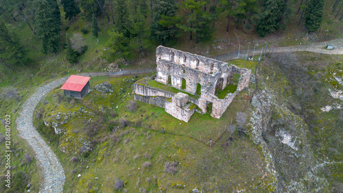 Obraz na płótnie Old ancient historical Servia Castle - Kozani - Greece w salonie