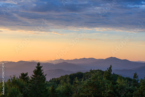 Fototapeta Naklejka Na Ścianę i Meble -  sunset in the mountains