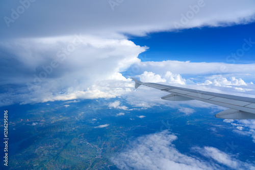 Foto Fluffy clouds as seen through window an airplane