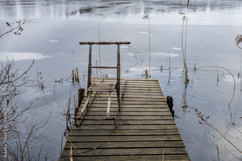 Naklejka premium pier on the lake