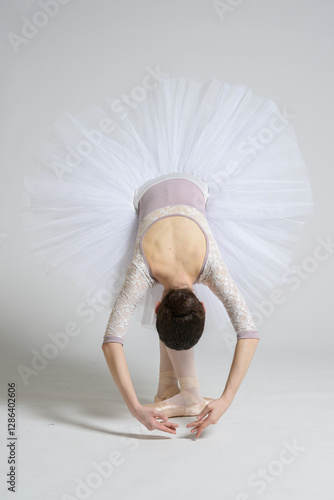 Prima Ballerina im weißen Tutu 