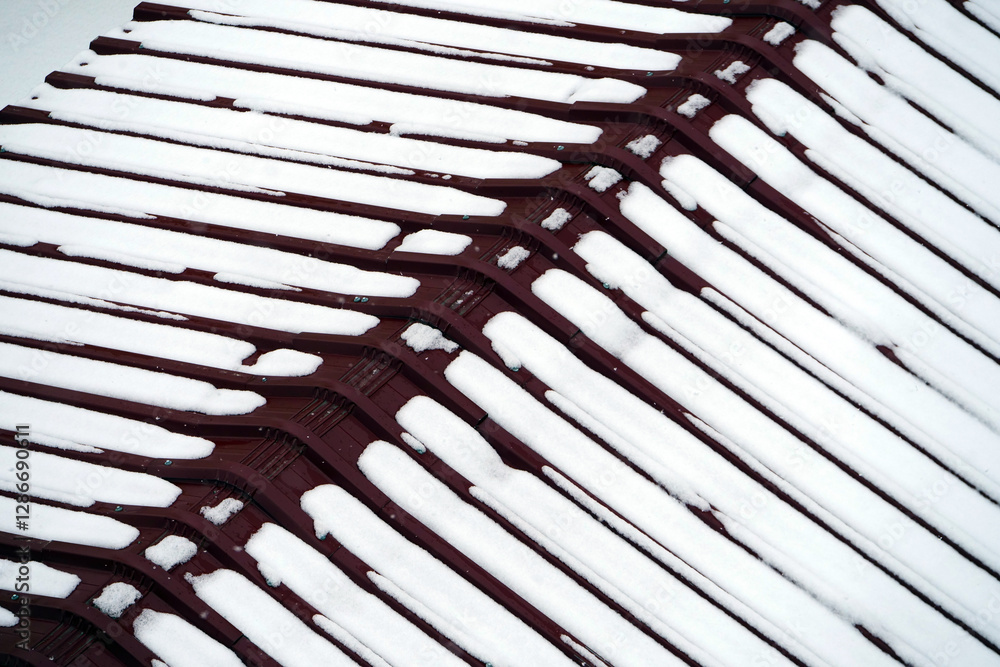 snow fell on the roof and the falling snow formed a symmetrical line on the roof
