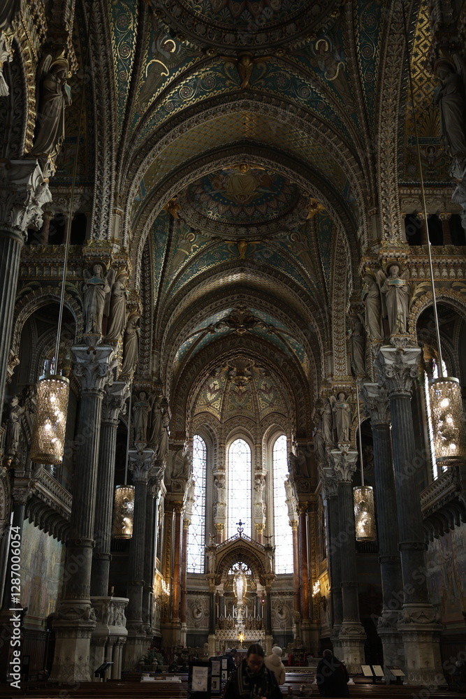 Stunning Interiors of Lyon Cathedral – Gothic Architecture and Sacred Beauty Stunning Interiors of Lyon Cathedral – Gothic Architecture and Sacred Beauty