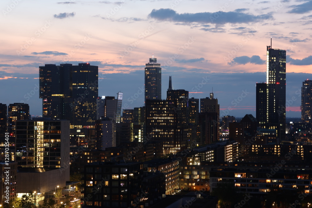 Captivating Sunset Views of Rotterdam – City Skyline at Dusk Captivating Sunset Views of Rotterdam – City Skyline at Dusk