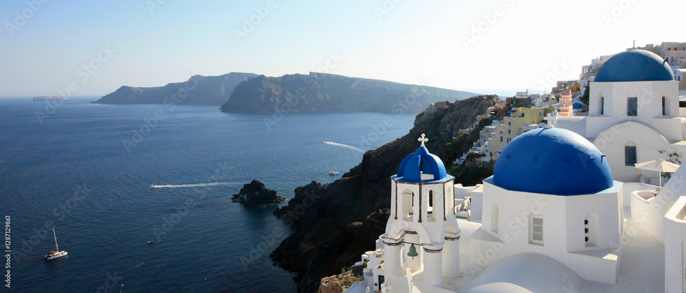 Obraz premium Blue dome in Santorini (Greece)