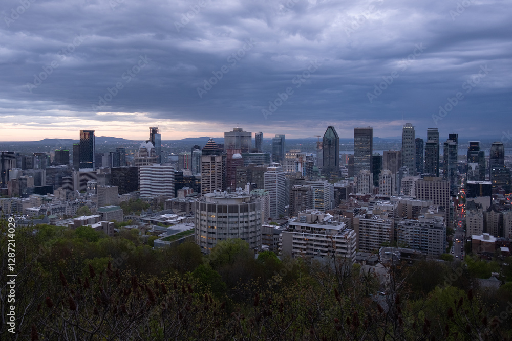 Obraz premium Wide angle of Montreal sky line 