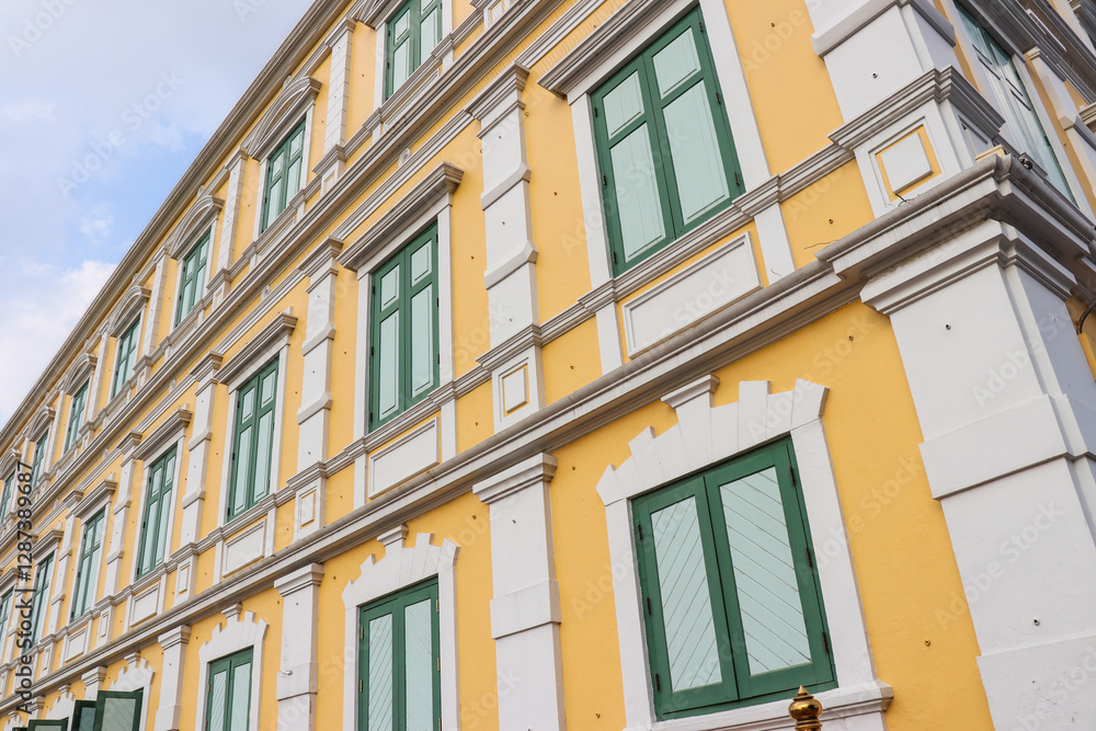 Obraz premium Yellow ancient building