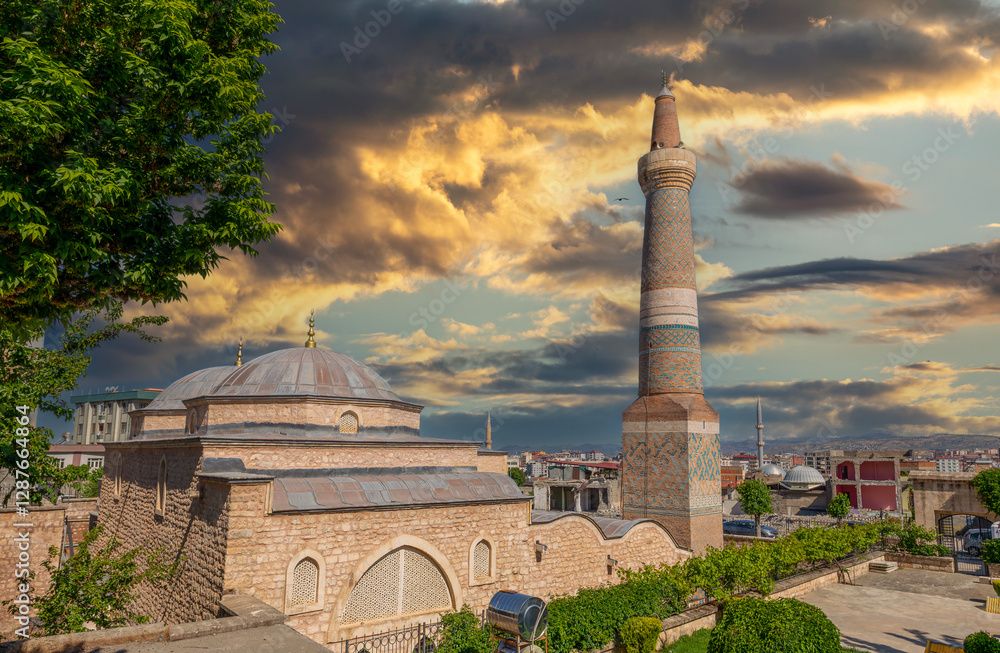 The construction year of the Ulu Mosque, located in Siirt Province, Türkiye, is not known exactly.
