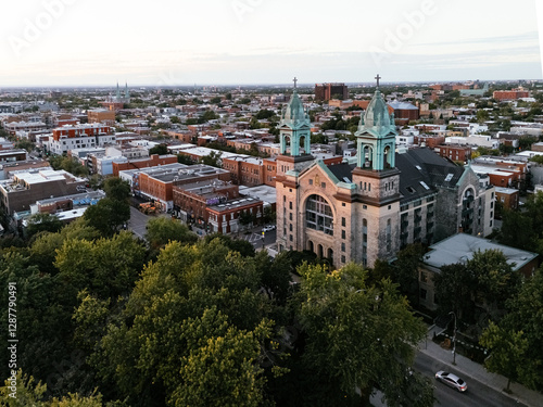 Konstfotografi Place Delacroix Church transformed into residential condos in Montreal at sunset