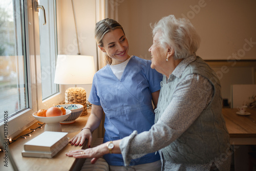 Cuadro en lienzo Caring healthcare worker visiting a senior patient at home.