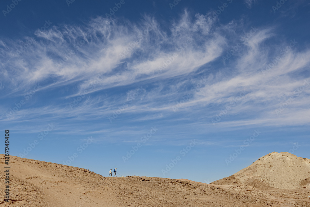 Φωτογραφία Two with a dog and the sky to the horizon