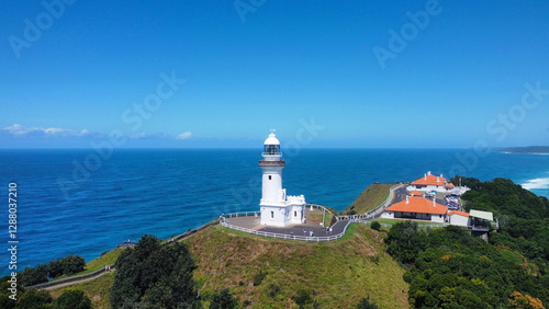 Foto Byron Bay Lighthouse - Aerial Drone Footage of Iconic Coastal Landmark in Austra