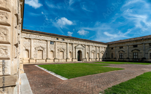 Konstfotografi The inner courtyard of Palazzo Te, an example of Mannerist architecture, features a central loggia with Doric columns supporting a classical entablature