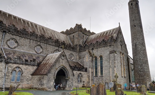 château et ville de Kilkenny en Irlande photo