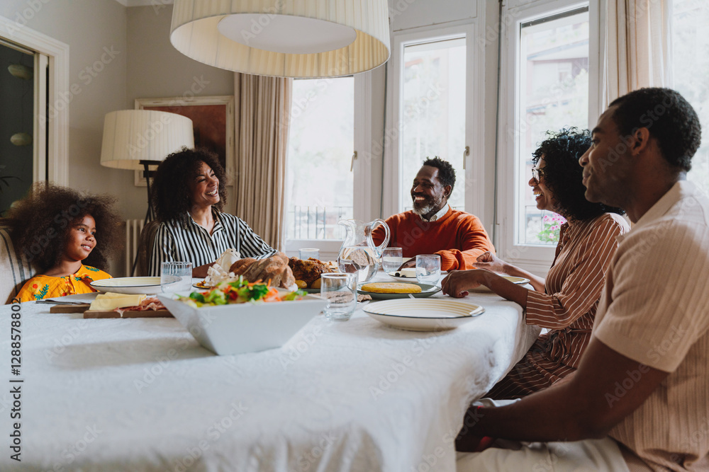 Φωτογραφία Storytelling image of a Family reunited at parents house  for lunch on the holidays
