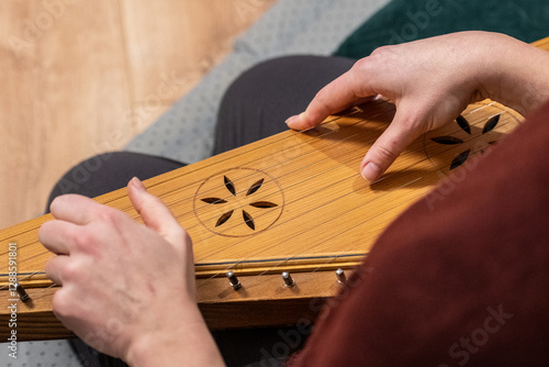 Obraz na plátně Fingers of a girl playing kankles, Lithuanian plucked string instrument belongin